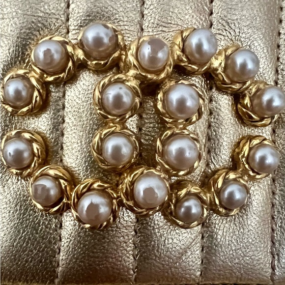 CHANEL Gold Lambskin Clutch/Purse with pearl/gold “CC” - Picture 4 of 12